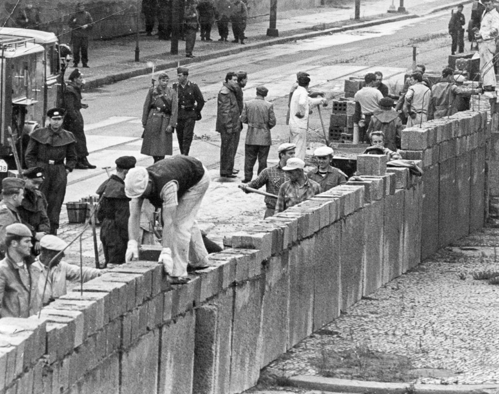 1961年柏林墙建造时的抗议